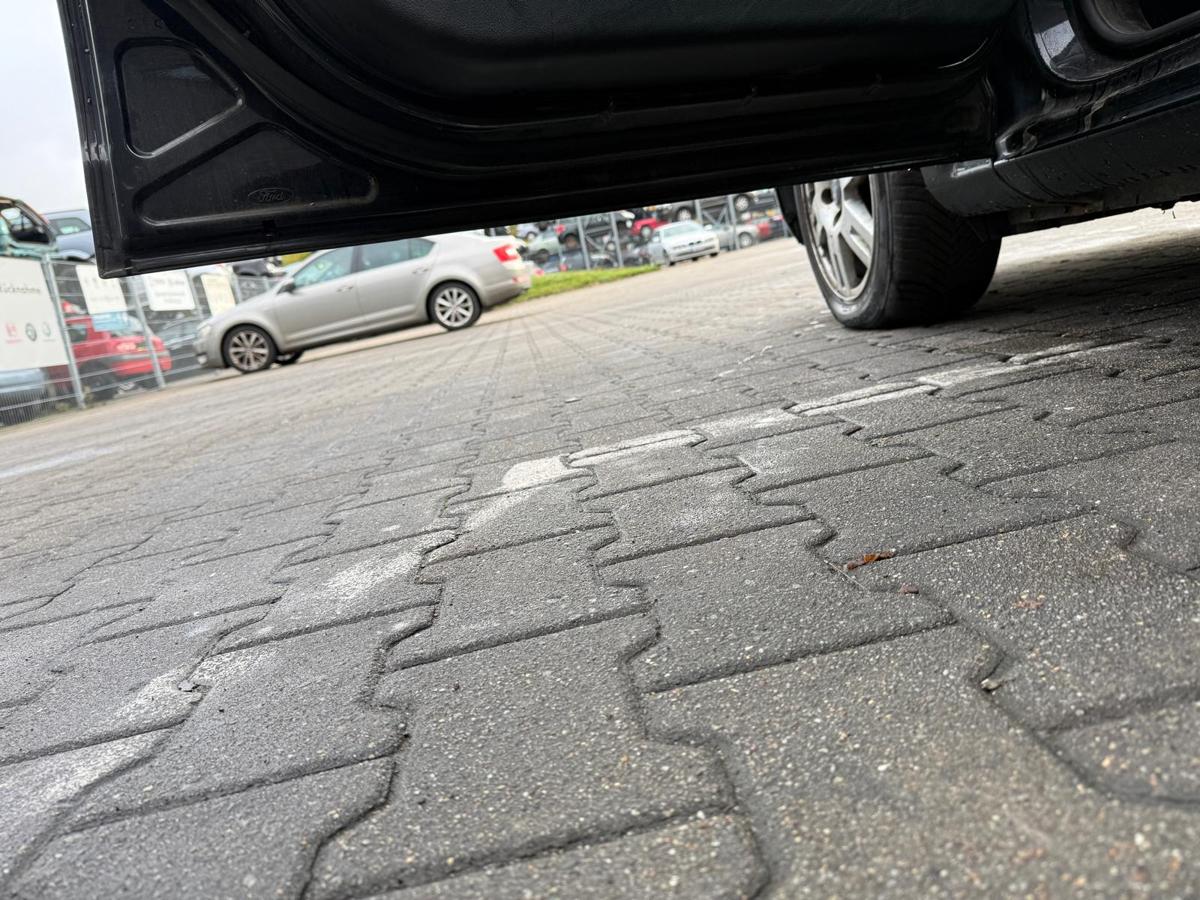 Ford Mondeo BA7 original Tür vorn links Panther Schwarz Metallic Rohbau BJ09
